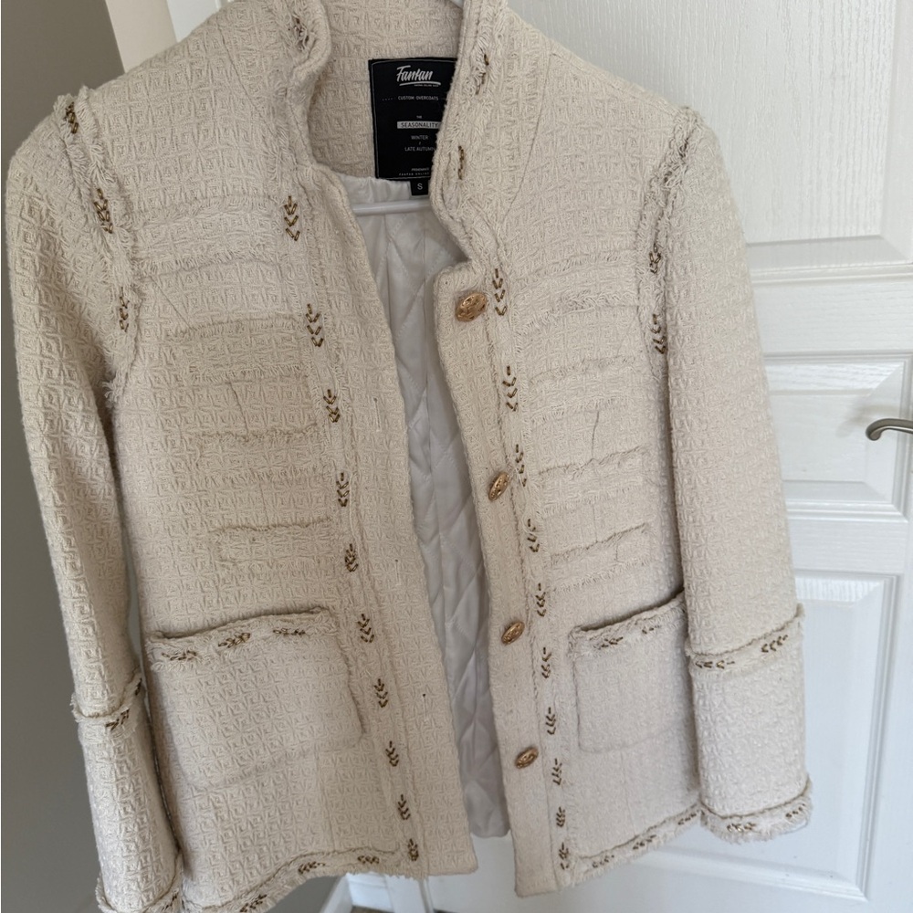 Cream Blazer with Textured Fabric and Tailored Look